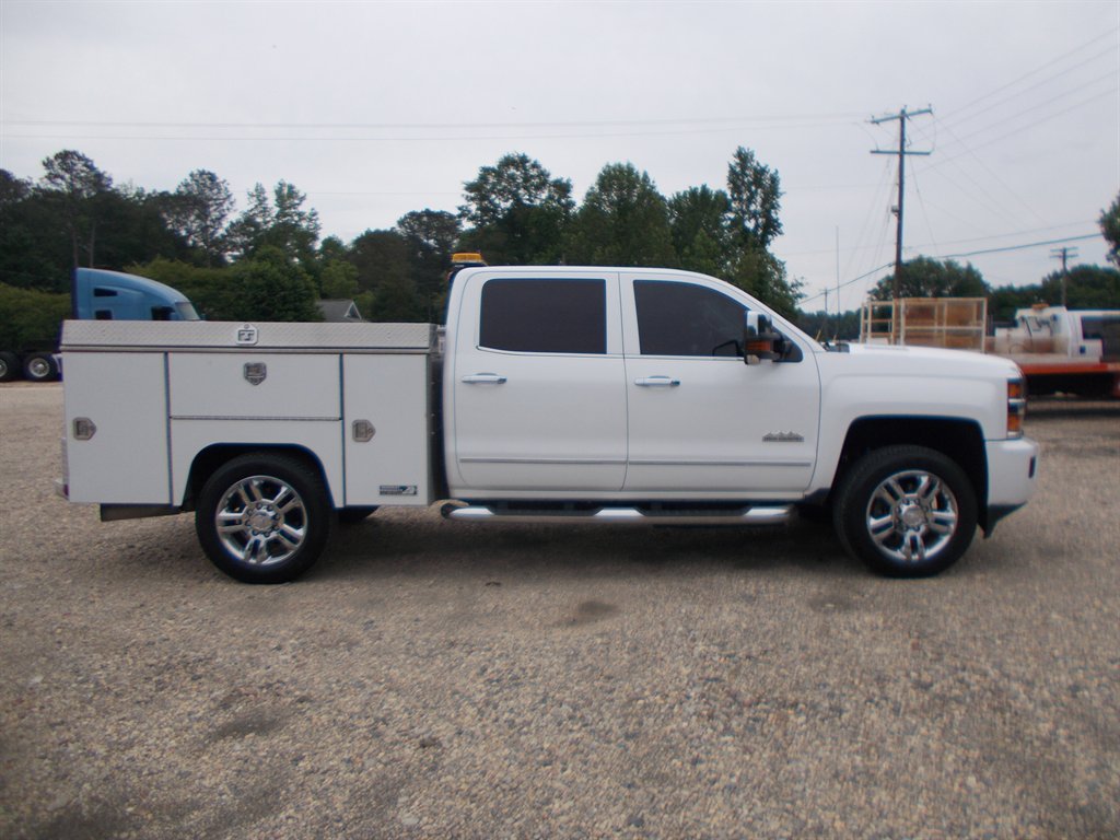 2015 Chevrolet Silverado 2500HD High Country photo 11