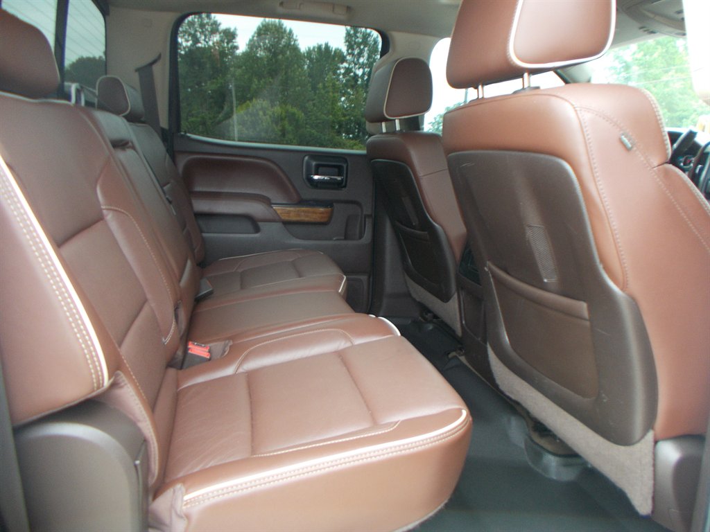 2015 Chevrolet Silverado 2500HD High Country photo 23