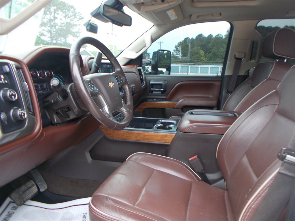 2015 Chevrolet Silverado 2500HD High Country photo 20