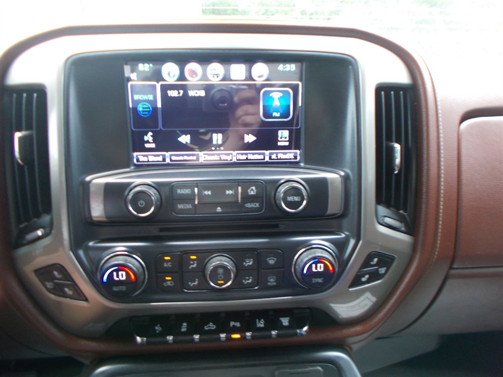 2015 Chevrolet Silverado 2500HD High Country photo 14