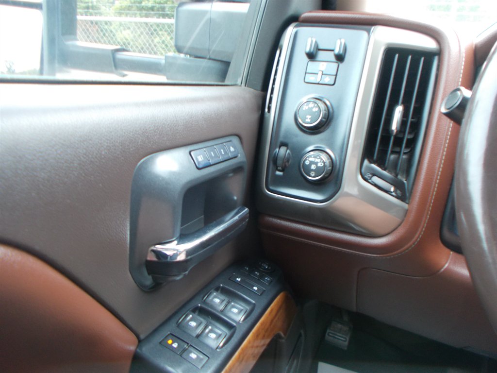 2015 Chevrolet Silverado 2500HD High Country photo 13