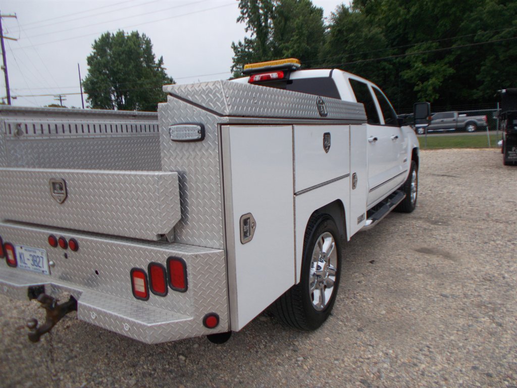 2015 Chevrolet Silverado 2500HD High Country photo 9