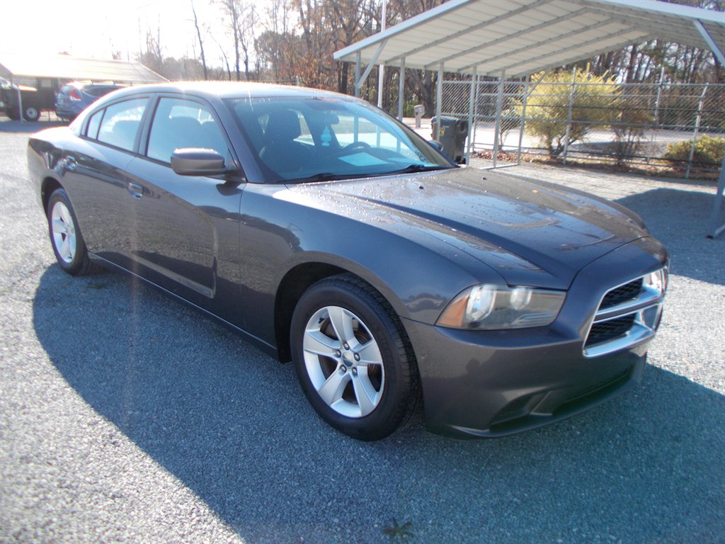 2013 Dodge Charger SE's photo