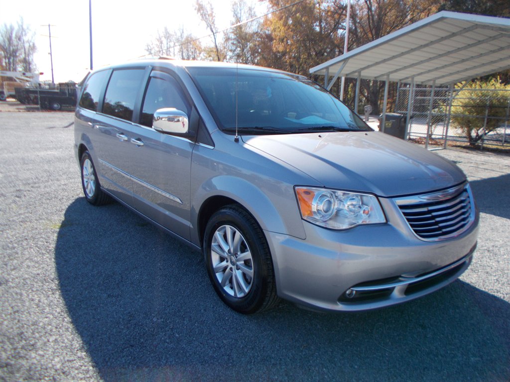 2016 Chrysler Town & Country Limited Platinum