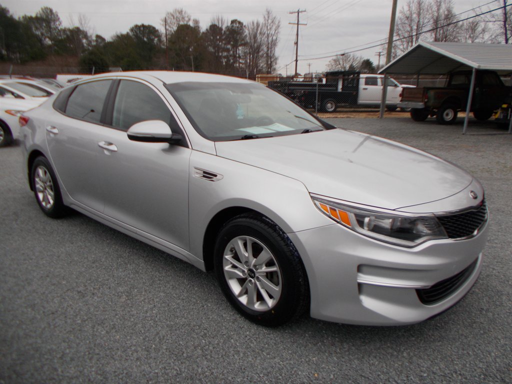 2016 Kia Optima LX's photo