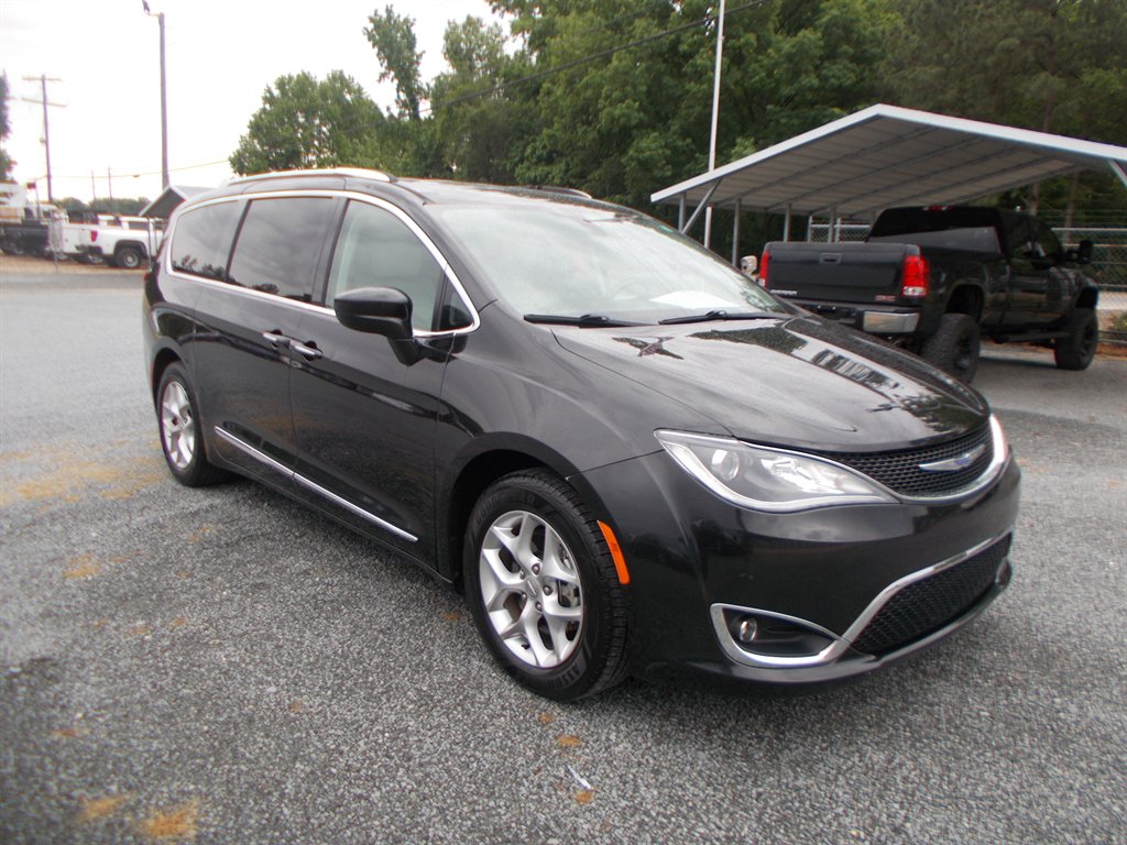 2019 Chrysler Pacifica Touring L Plus's photo